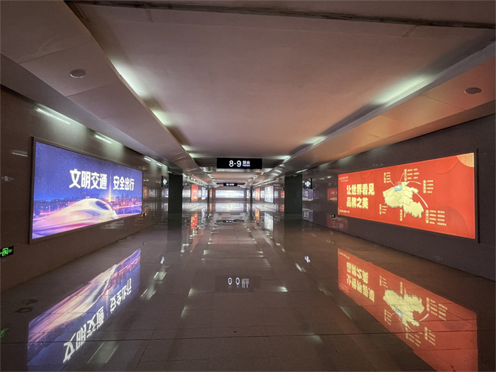 在戶外的鄭州led廣告顯示屏都應(yīng)該具備這些功能